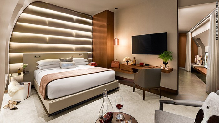 Hotel knickerbocker suite suites business york luxury square travelers top cohan times city plunge luxurious taking review caruso 1200 rooms