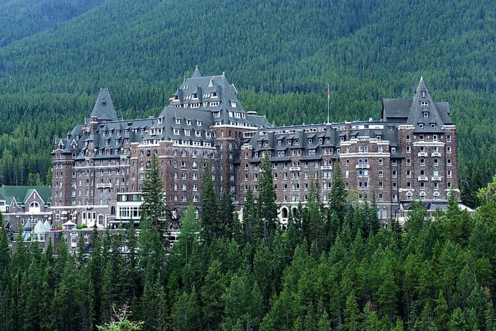 Accorhotels airbnb market booking reinventing platforms concierge cbi ranks giant